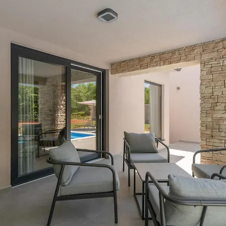 Amazing In With Outdoor Swimming Pool