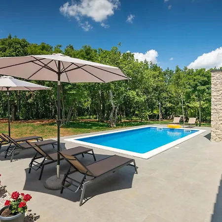 Vakantiehuis Amazing In With Outdoor Swimming Pool Labin (Istria)
