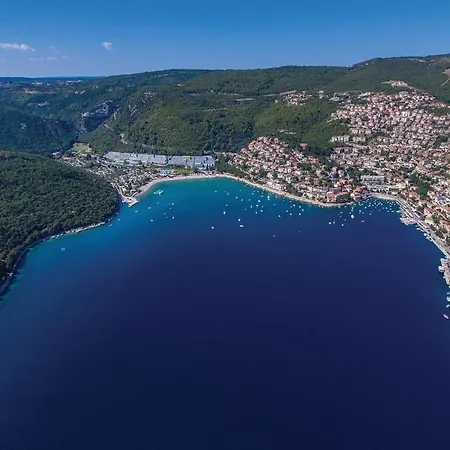 Дом отдыха Amazing In With Outdoor Swimming Pool *