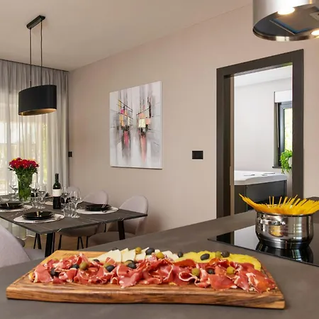 Amazing In Labin With Sauna בית נופש Hrvatini