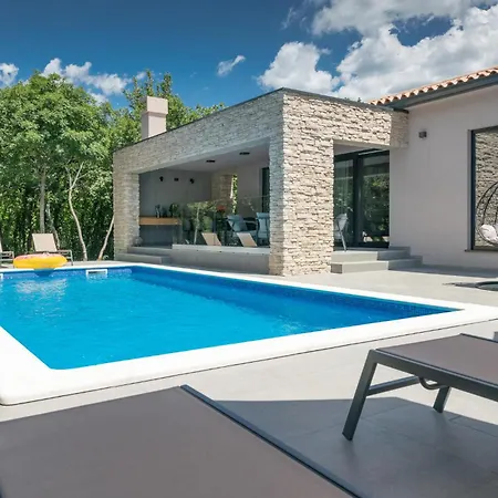 בית נופש Amazing In Labin With Sauna *