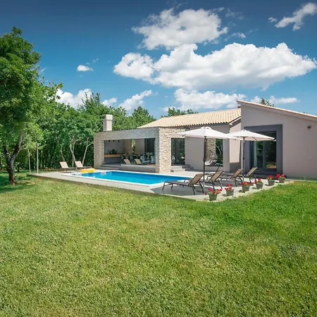 Дом отдыха Amazing In With Outdoor Swimming Pool
